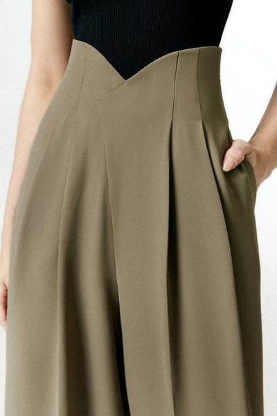 Pantalon large plissé asymétrique