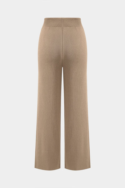 Ensemble tricot cardigan, débardeur et pantalon, coupe ample et élégante.