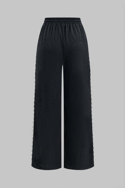 Ensemble élégant deux pièces avec top froncé et pantalon large noué.