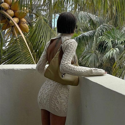 Mini robe découpée au dos