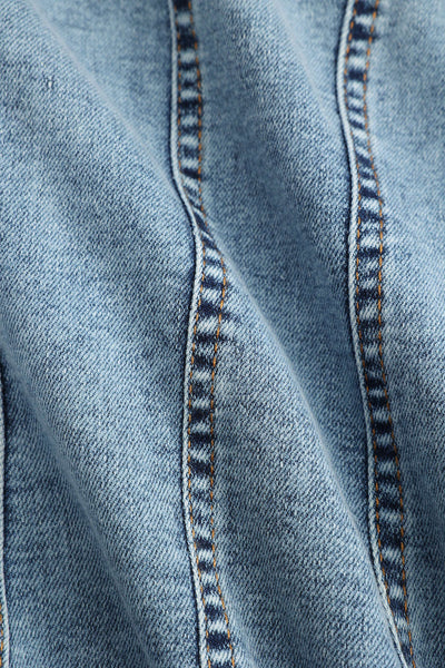 Robe corset zippée en denim, manches longues et coupe ajustée pour un look tendance et féminin.