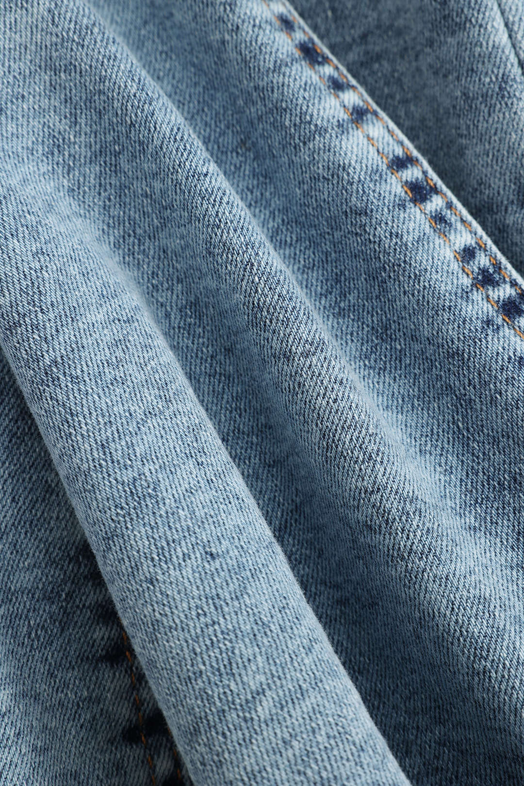 Robe corset zippée en denim, manches longues et coupe ajustée pour un look tendance et féminin.