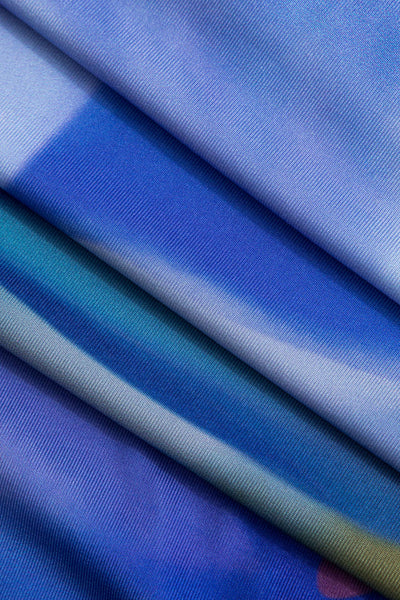 Robe maxi sans manches à imprimé abstrait, idéale pour un look casual élégant et moderne.