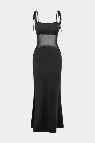 Robe maxi dos nu avec détails en mesh, coupe ajustée et fluide.