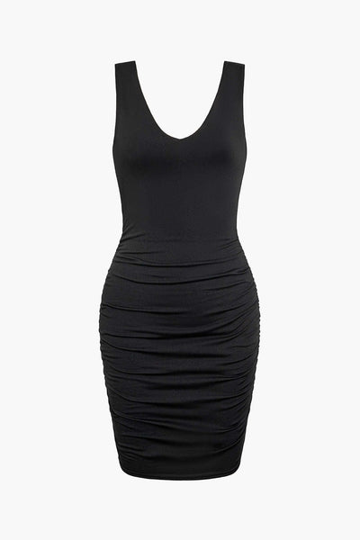 Robe mini dos nu froncée en polyester, coupe slim et élégante, idéale pour un look chic et tendance. Noir Couleur