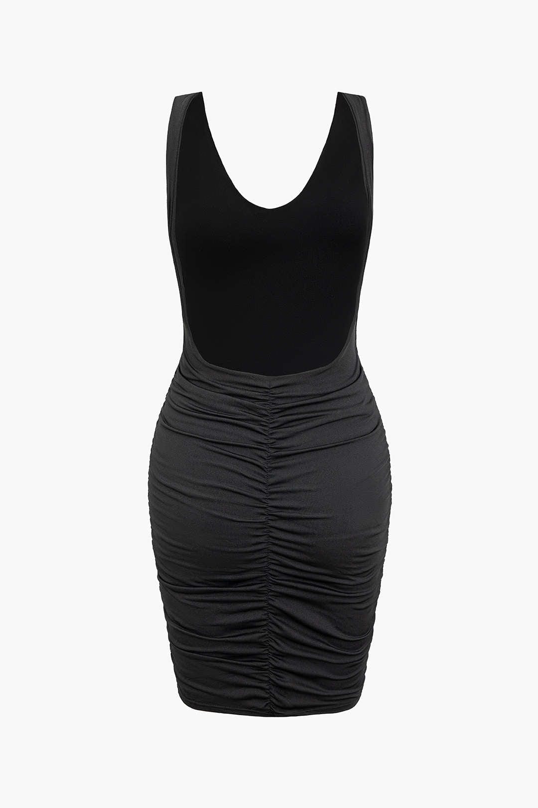 Robe mini dos nu froncée en polyester, coupe slim et élégante, idéale pour un look chic et tendance. Noir Couleur