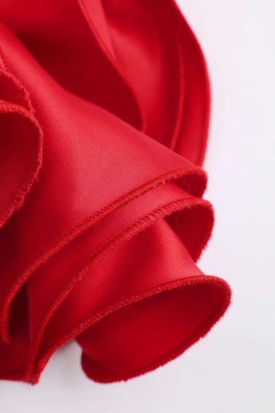 Robe mini dos nu à col halter, ajustée, pour un style décontracté et sexy.