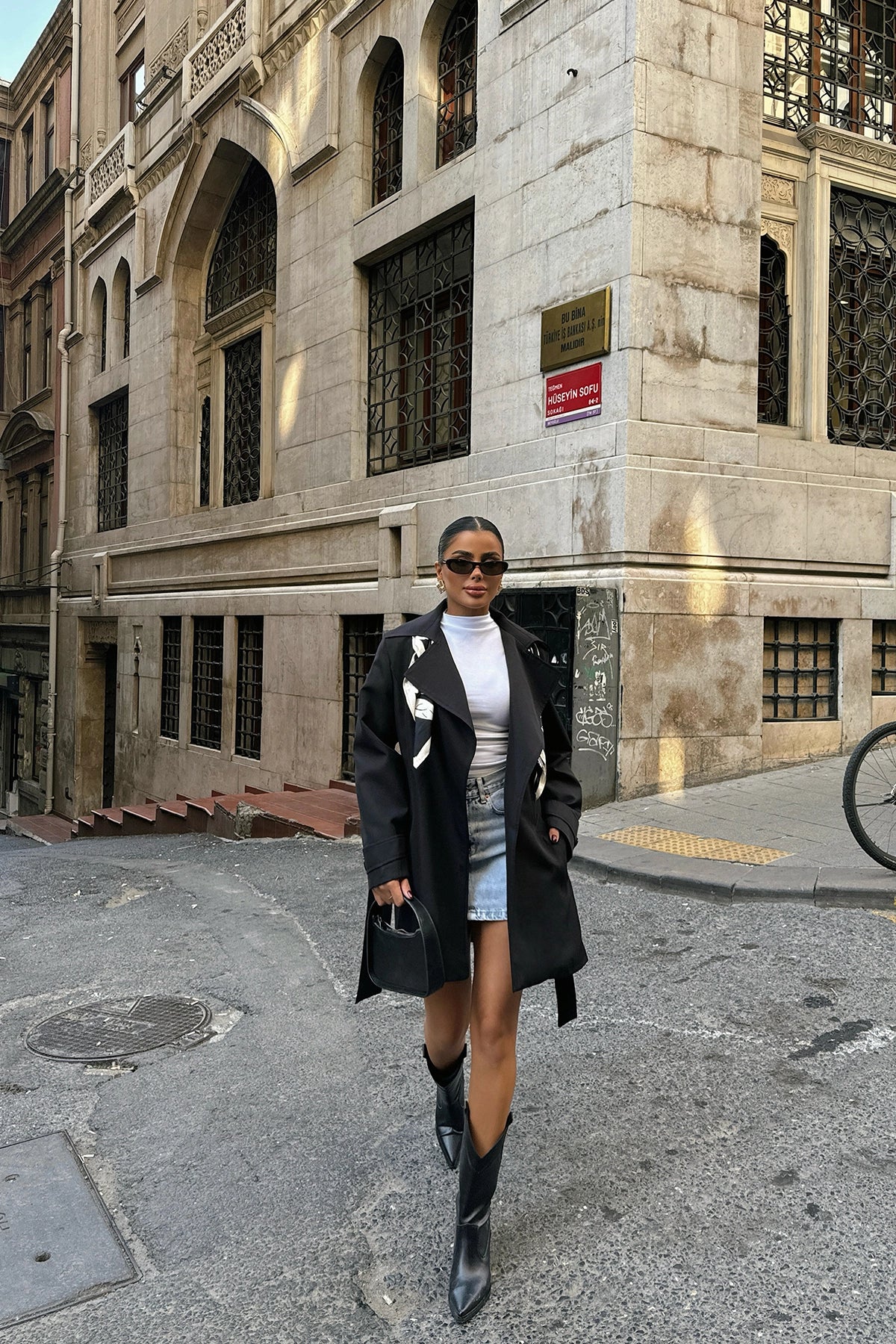 Veste Noire à Col Croisé