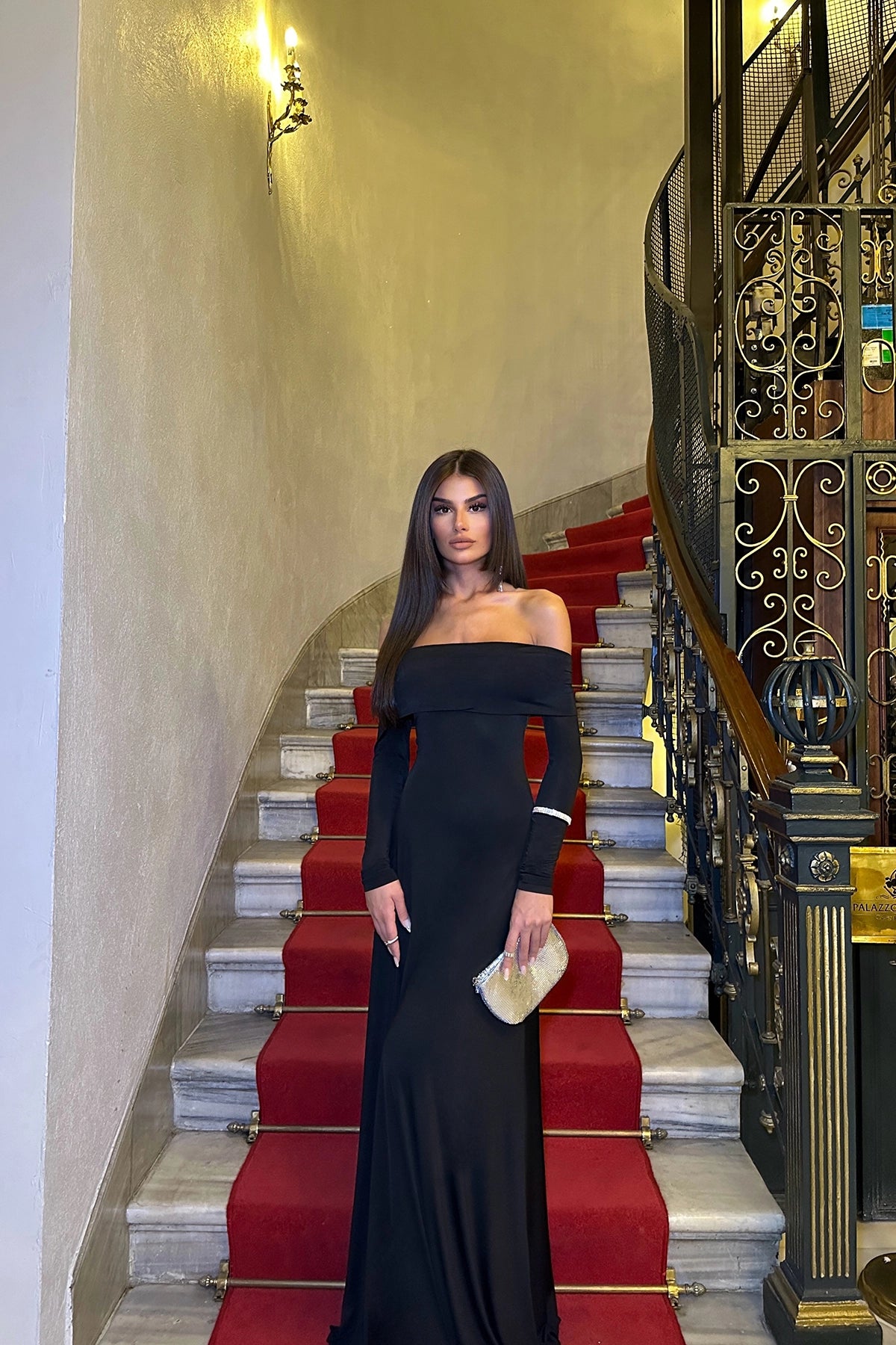 Robe Noire Épaules Dénudées à Manches Longues